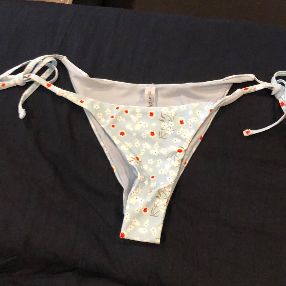 NEVER WORN bikini bottoms